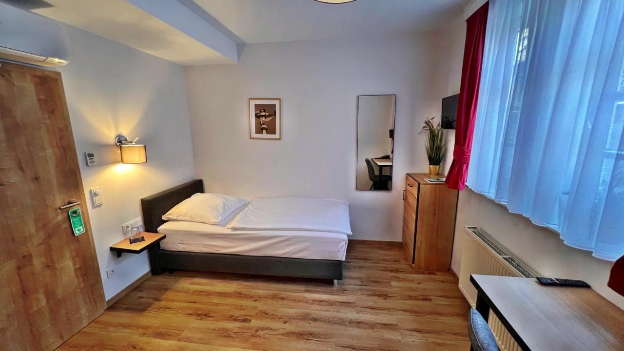 Hotel Zu Den Drei Kronen Seligenstadt Ngoại thất bức ảnh