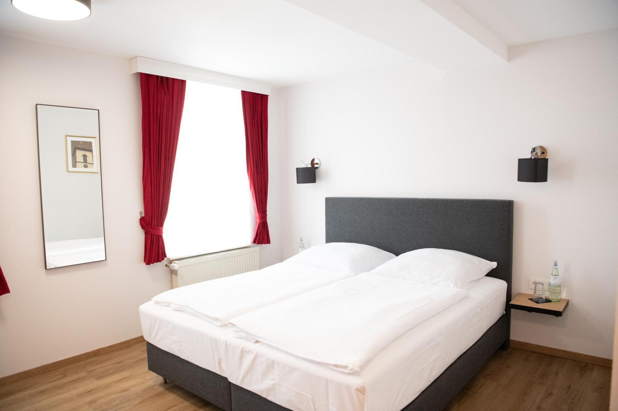 Hotel Zu Den Drei Kronen Seligenstadt Ngoại thất bức ảnh