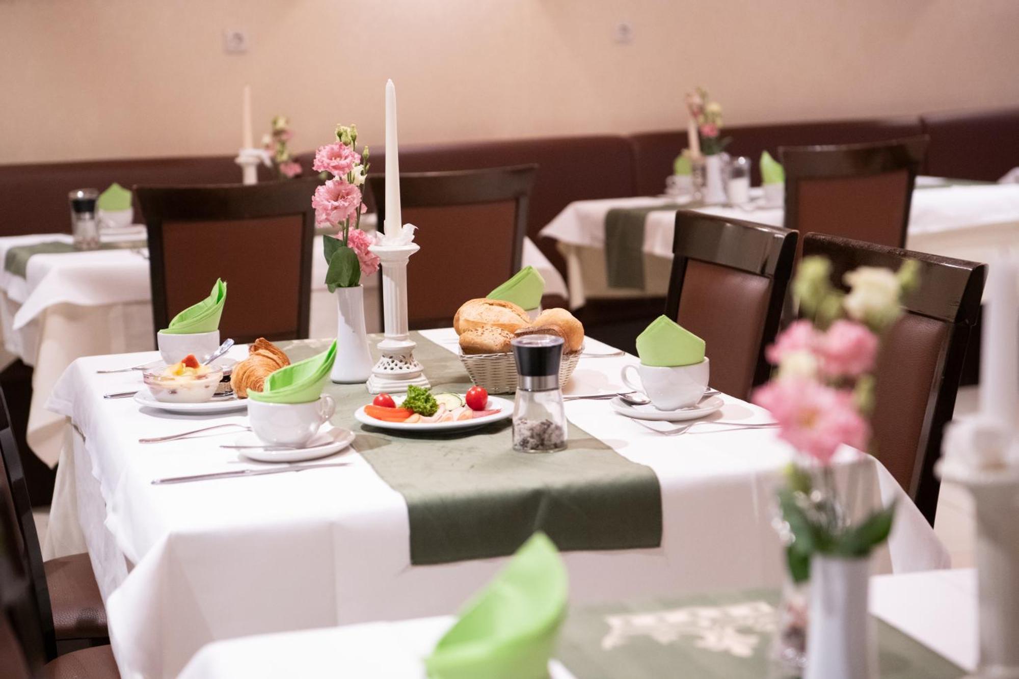 Hotel Zu Den Drei Kronen Seligenstadt Ngoại thất bức ảnh