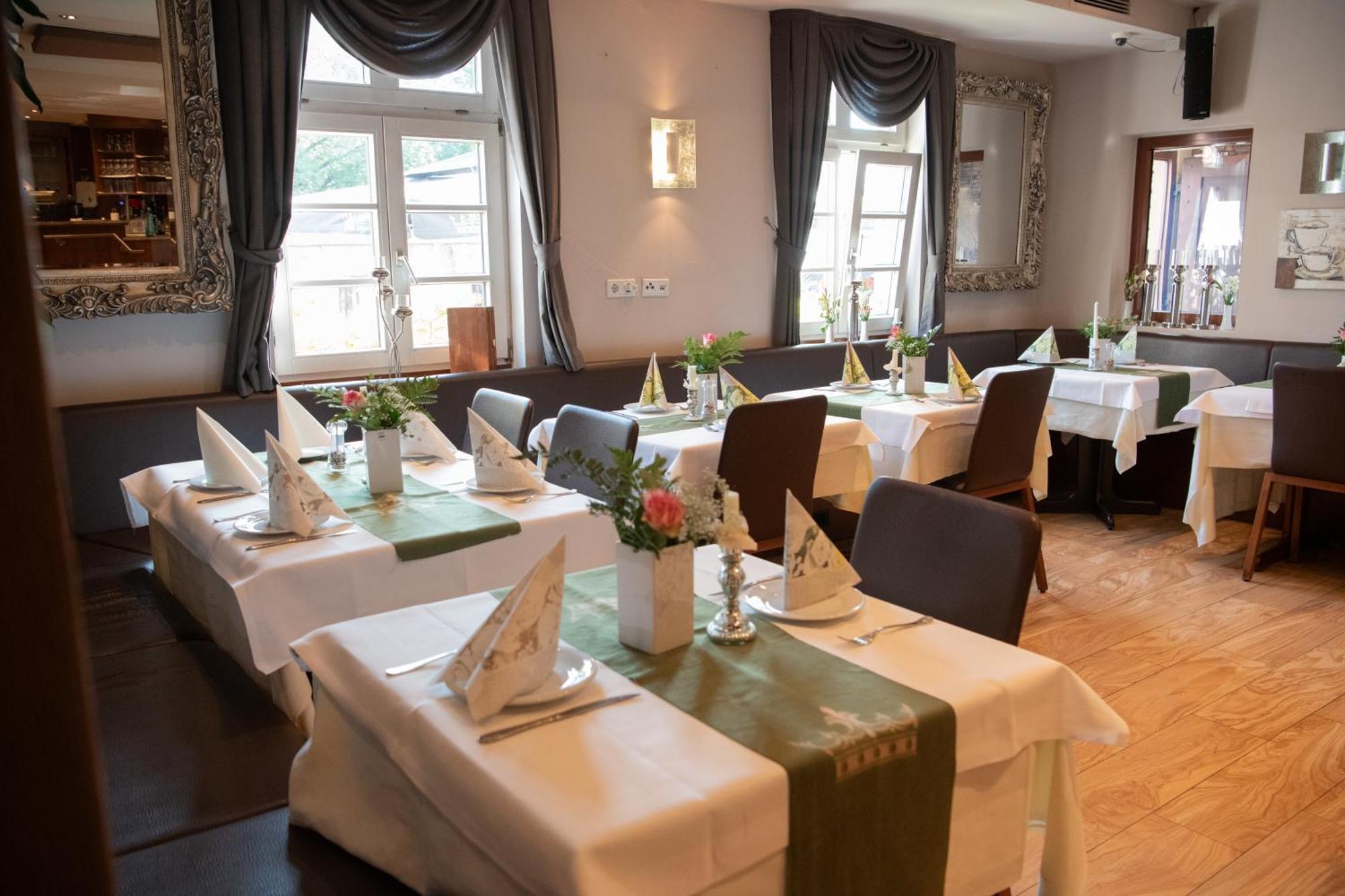 Hotel Zu Den Drei Kronen Seligenstadt Ngoại thất bức ảnh